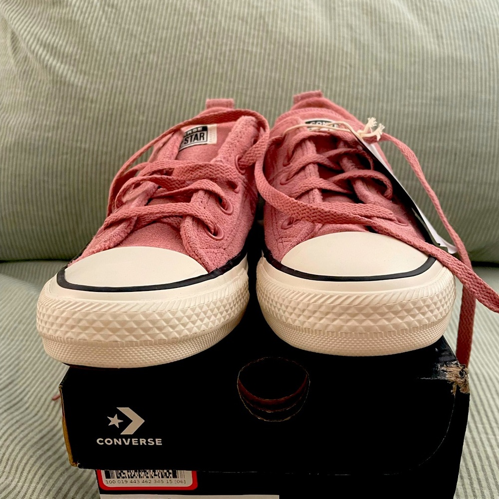 NWT converse sneakers